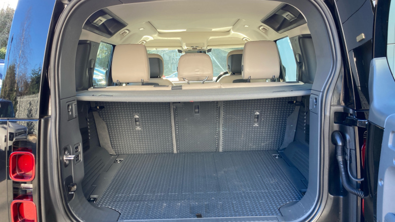 Land Rover Defender 3.0 D300 HSE 110 5dr Auto Diesel Estate